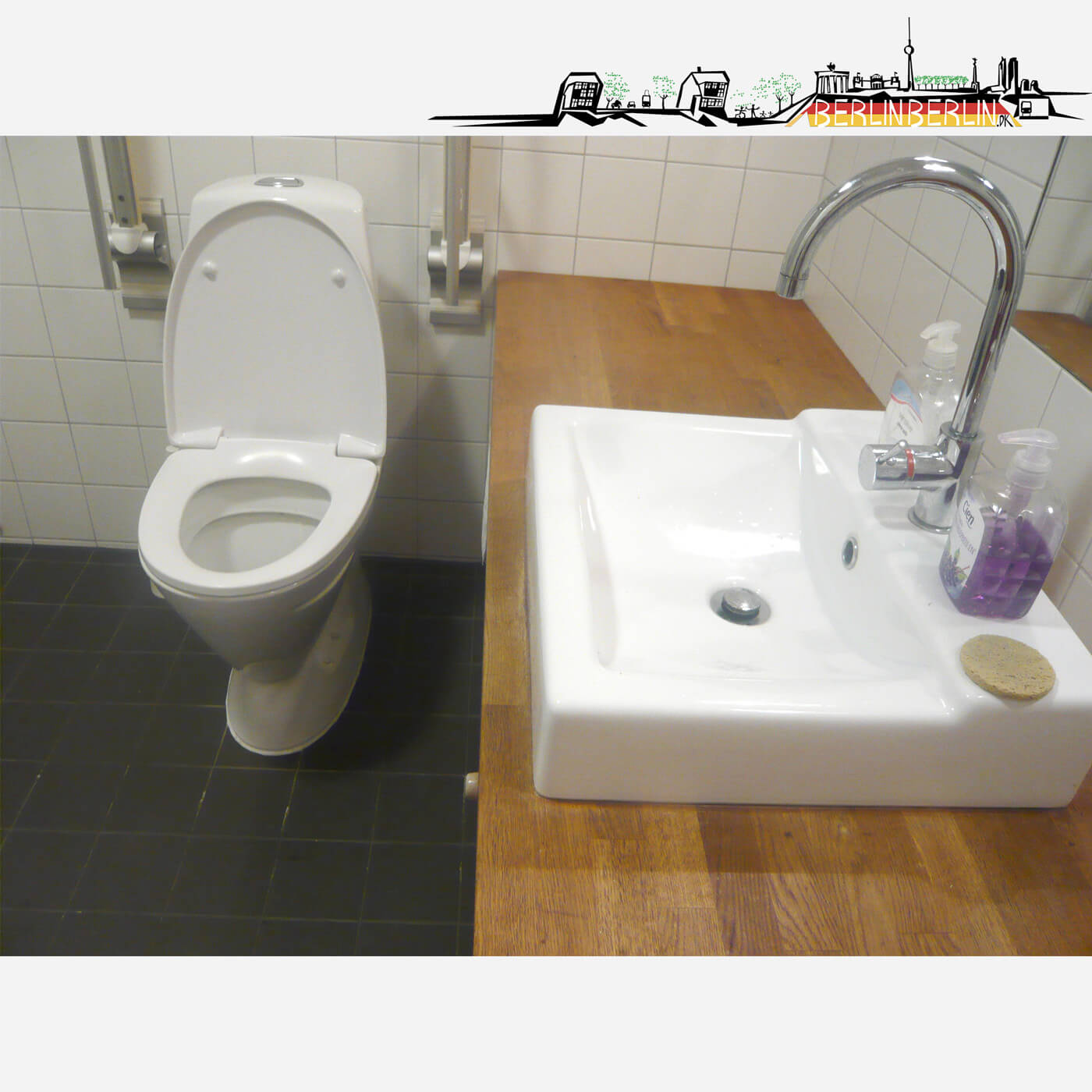 10-toilet-facade_Pappelallee_lejlighed_Berlin_berlinberlin