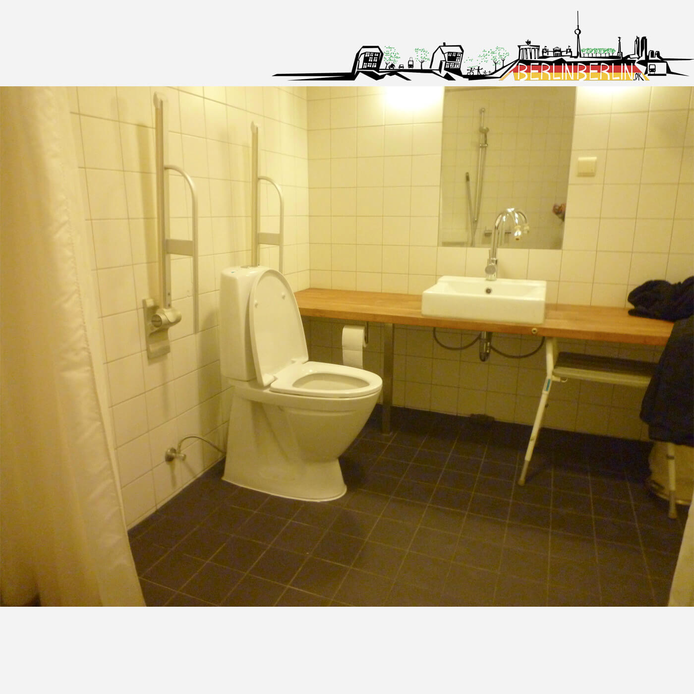 8-handicapvenligt-toilet-facade_Pappelallee_lejlighed_Berlin_berlinberlin
